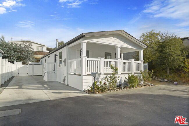 Foto del edificio - 30473 Mulholland Hwy