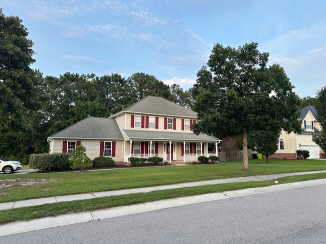 Foto del edificio - 421 Holly Ln