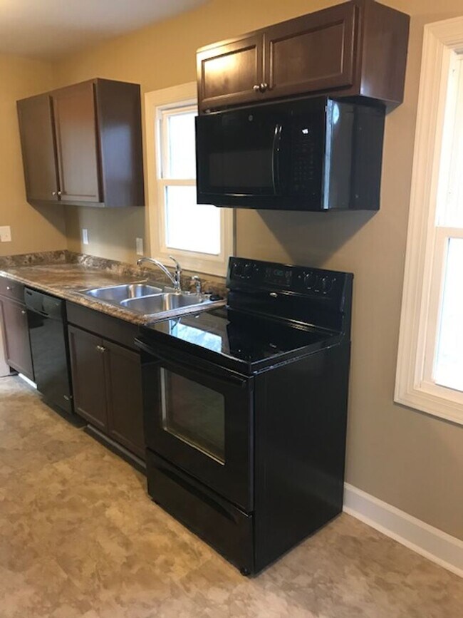 Foto del edificio - Exclusively Offered By Muse Realty Rentals...