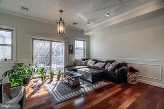 Building Photo - 329 W Girard Ave
