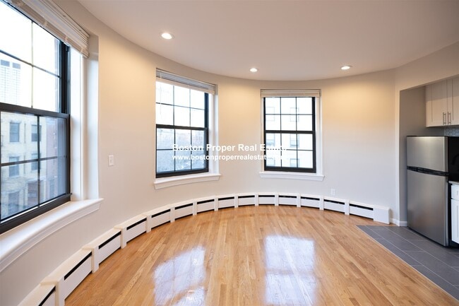 Building Photo - 158 St Botolph St