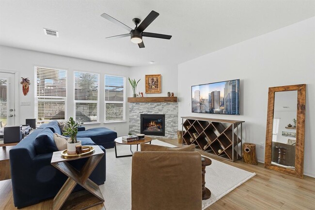 Building Photo - 209 Zamora Xing