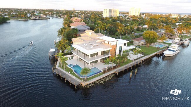 Foto del edificio - 2305 N Riverside Dr