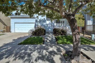 Building Photo - 2223 Moldavite Ln