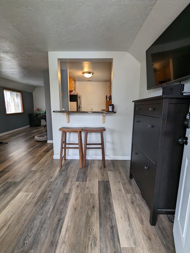 Building Photo - 401 NW Ebberts Ave