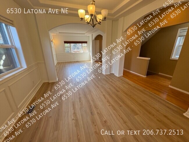 Foto del edificio - 6530 Latona Ave NE