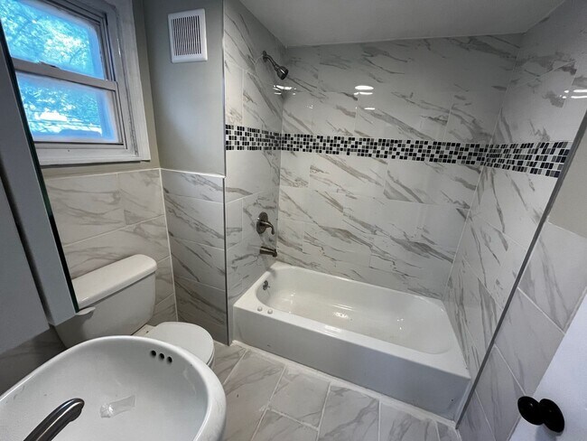 Foto del edificio - Renovated 2-Bedroom Home with Updated Kitchen & Backyard – Trenton NJ