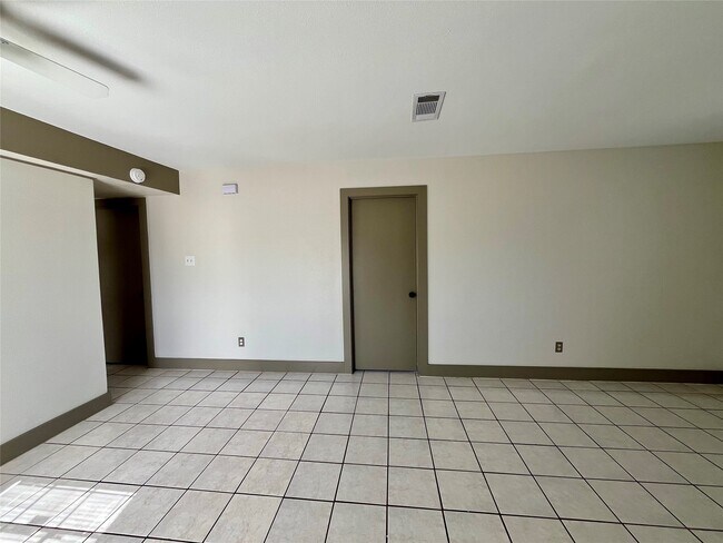 Foto del edificio - 1042 W Village Ct