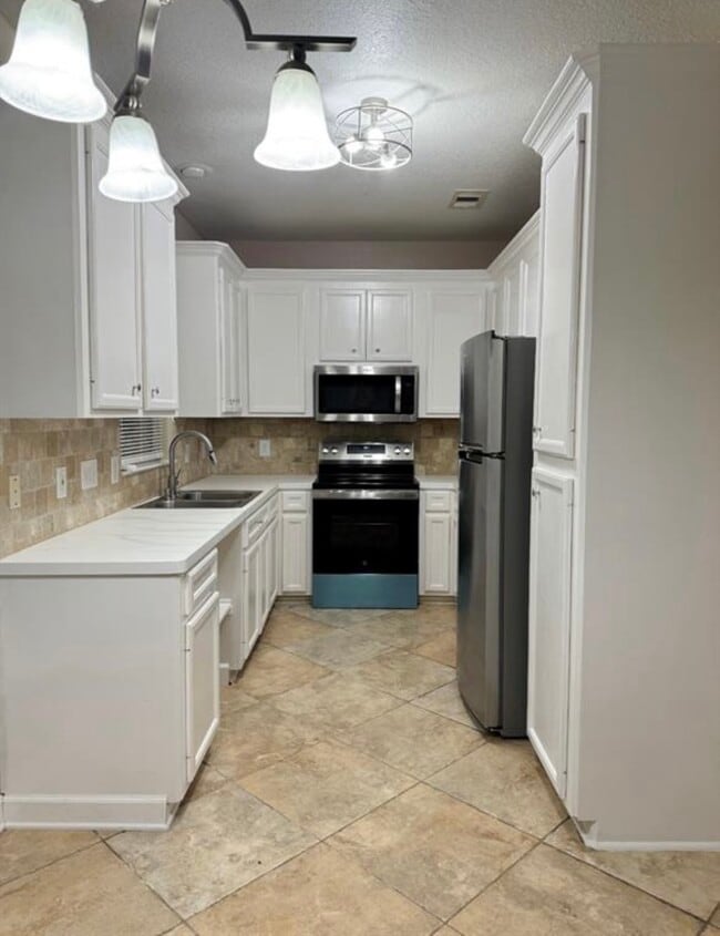 Building Photo - 16539 Amargos Dr