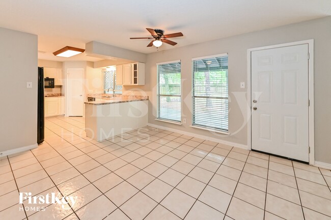 Foto del edificio - 3711 Clear Falls Dr