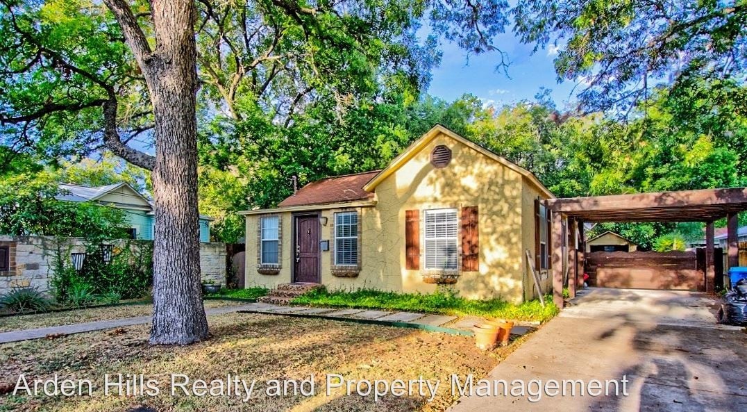 Primary Photo - 3 br, 2 bath House - 1312 Park St.
