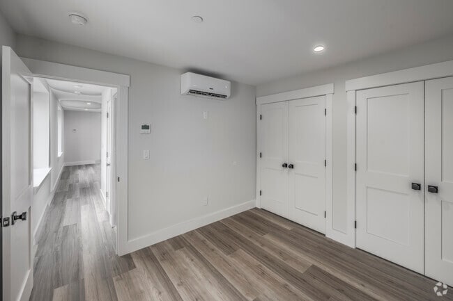 1BR, 1BA - 650SF - Bedroom - 1991 Union Blvd