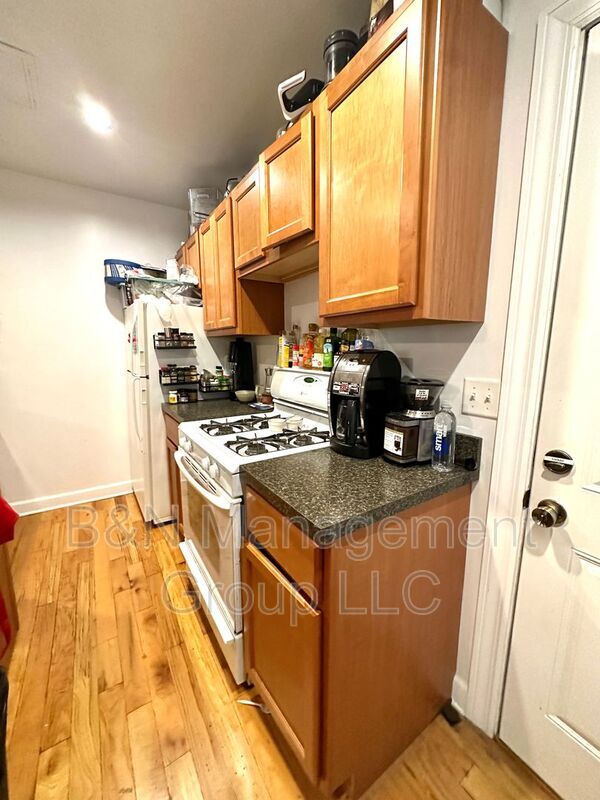 Foto del edificio - 910 W Oakdale Ave