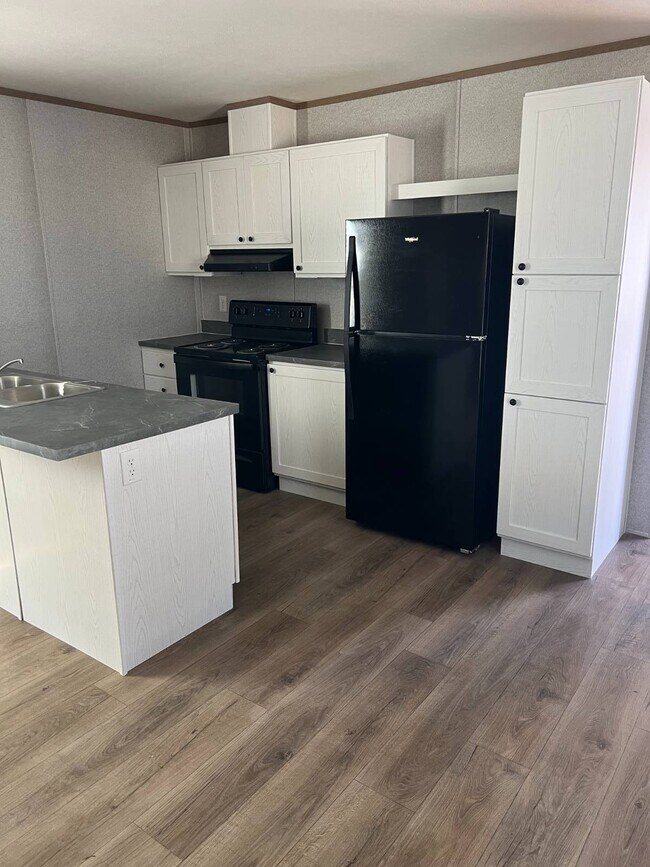 Building Photo - 200 E Zora St