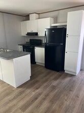 Building Photo - 200 E Zora St