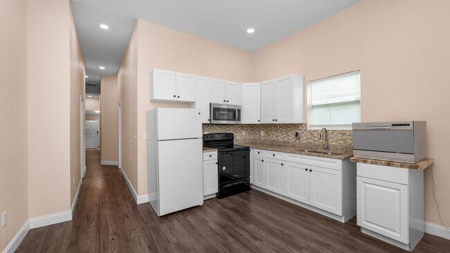 Foto del edificio - Affordable 3/1.5 West Tampa Home