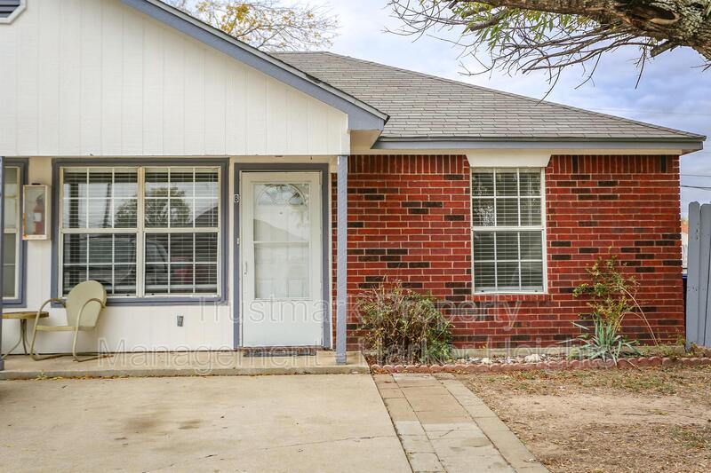Primary Photo - 220 Gibson St