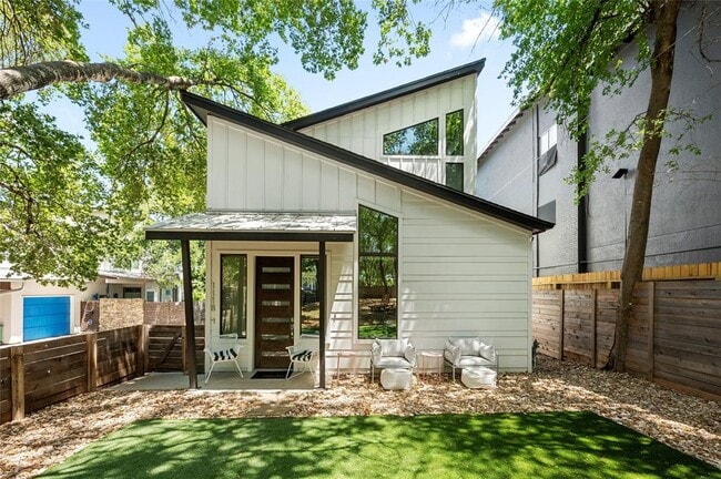 Building Photo - 1118 Algarita Ave