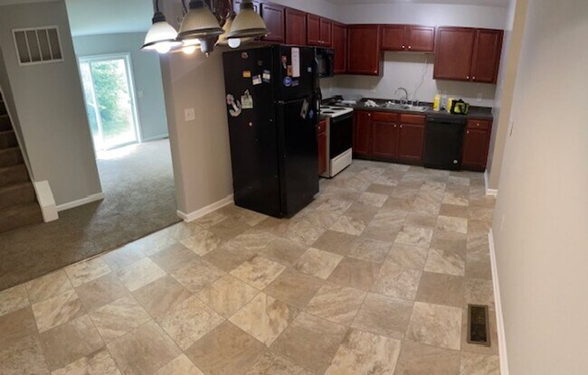 Building Photo - 3 Bed 3 Bath Updated Townhouse In Marietta