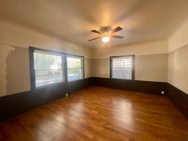 Foto del edificio - Three-Bedroom Two-Bathroom Home Available ...