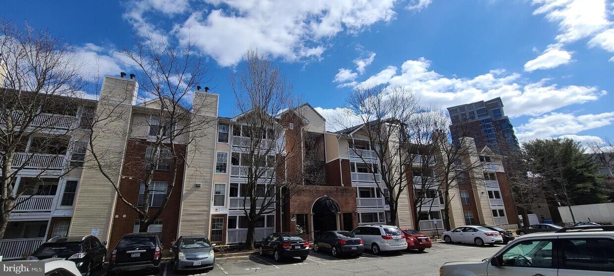1524 Lincoln Way Unit 214, McLean, VA 22102 Room for Rent in McLean, VA