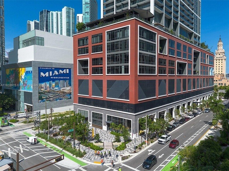 Foto principal - 601 NE 1st Ave