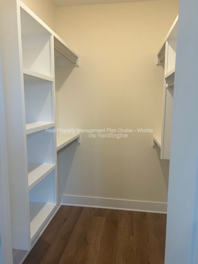 Building Photo - 17010 Kashmir St