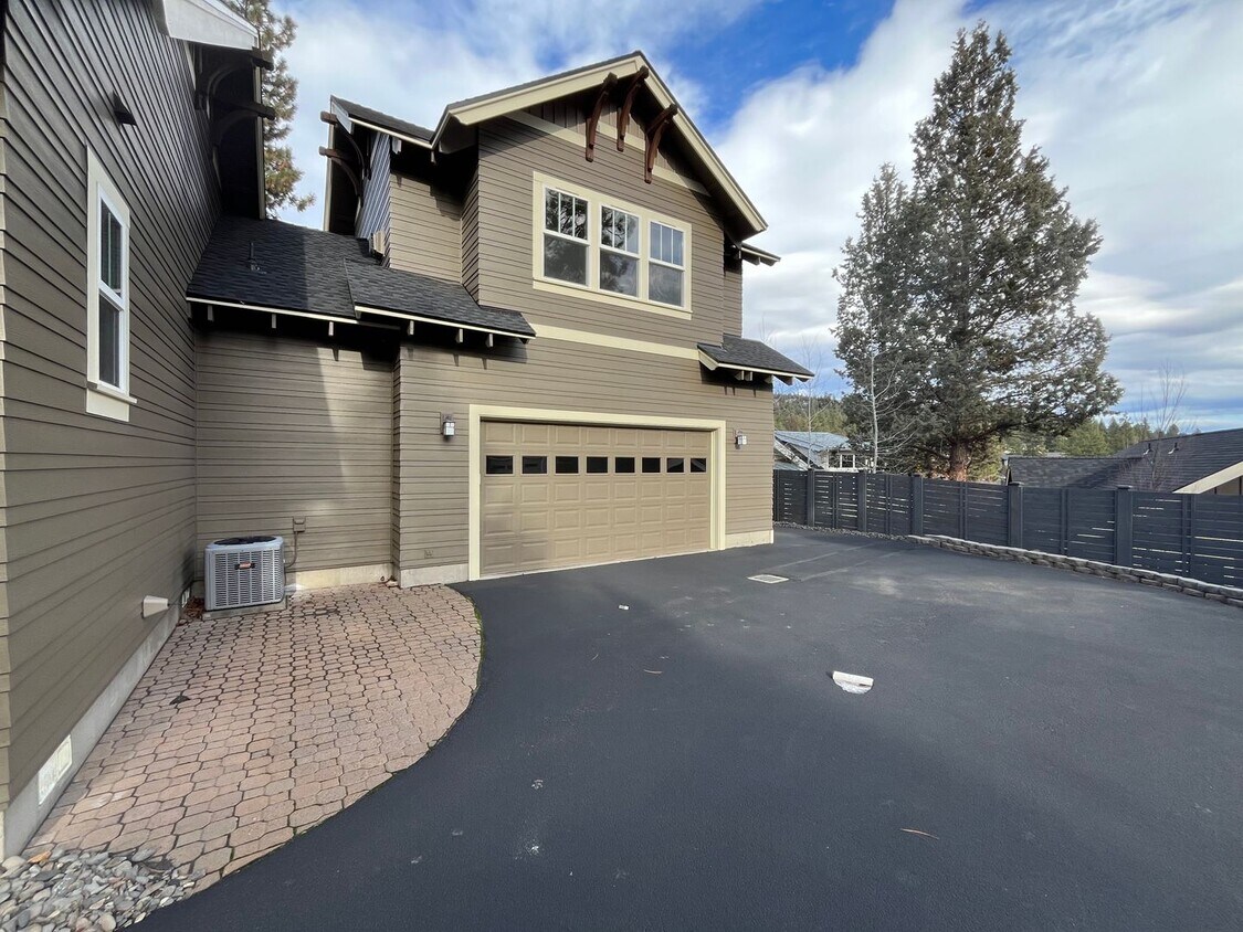 2480 NW Shields Dr Unit 2 ADU, Bend, OR 97703 Room for Rent in Bend