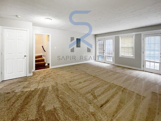 Foto del edificio - Spacious 4-Bedroom Haven with 3 Full Baths...
