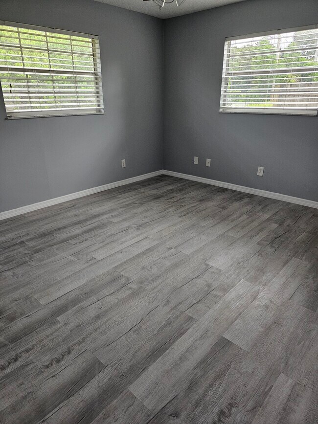 Building Photo - 6107 Hickory Dr