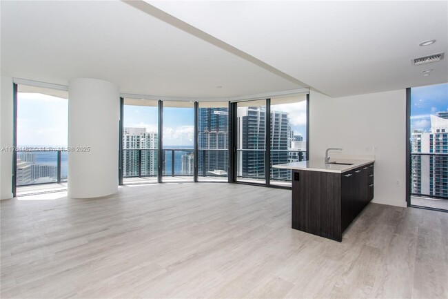 Foto del edificio - 45 SW 9th St