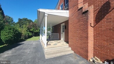 Building Photo - 627 Biggs Ave