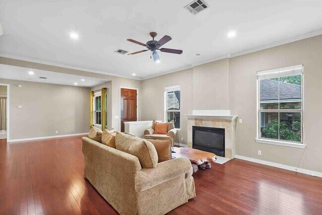 Foto del edificio - 5800 Courtyard Dr