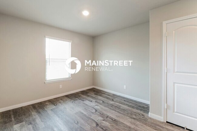 Foto del edificio - 4 Bedroom Pet-Friendly Home in Newcastle, OK with Main Street Renewal