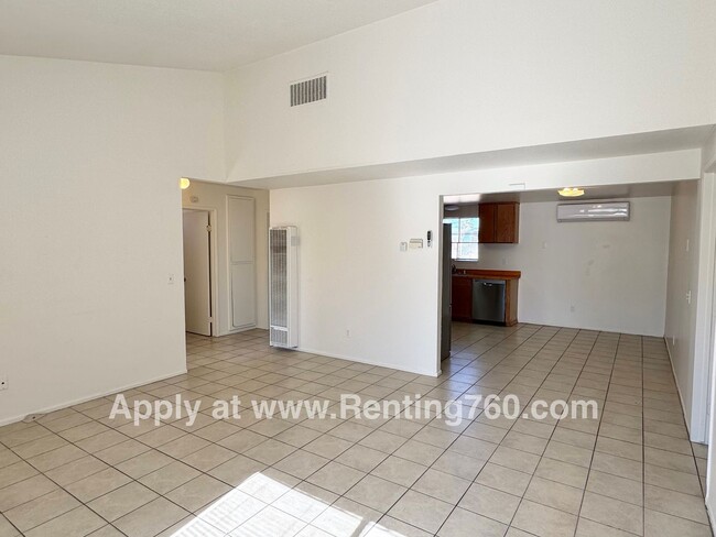 Foto del edificio - Spacious 2 Bed 1 Bath Home With Indoor Laundry Room