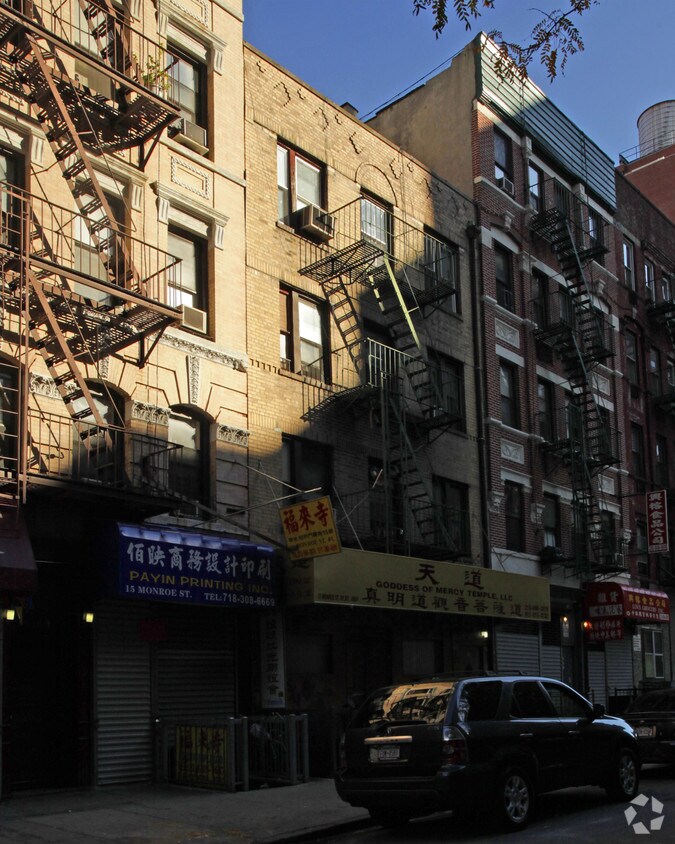 Primary Photo - 17 Monroe St