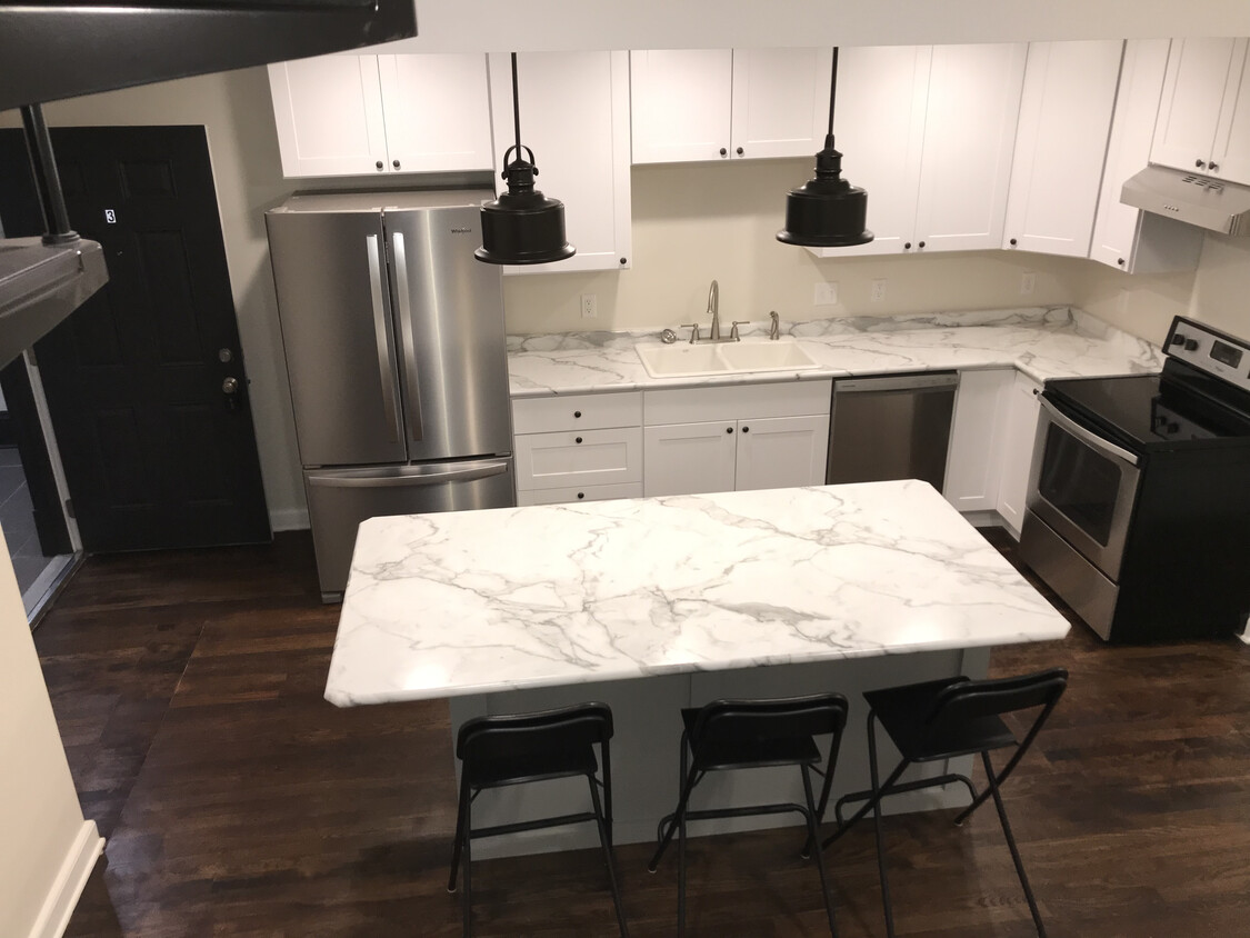 Kitchen - 1591 Taylor Ave W