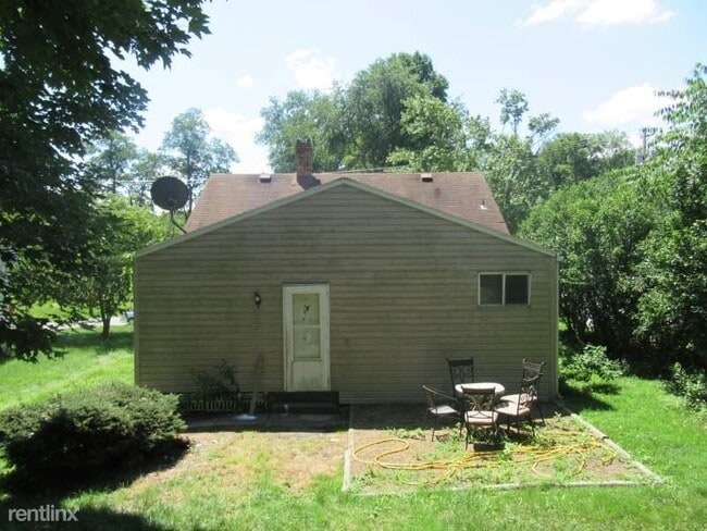 Building Photo - 2 br, 1 bath House - 1029 Monaca Road