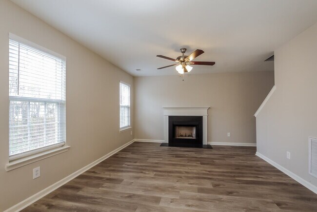 Foto del edificio - 937 Grass Hollow Ct