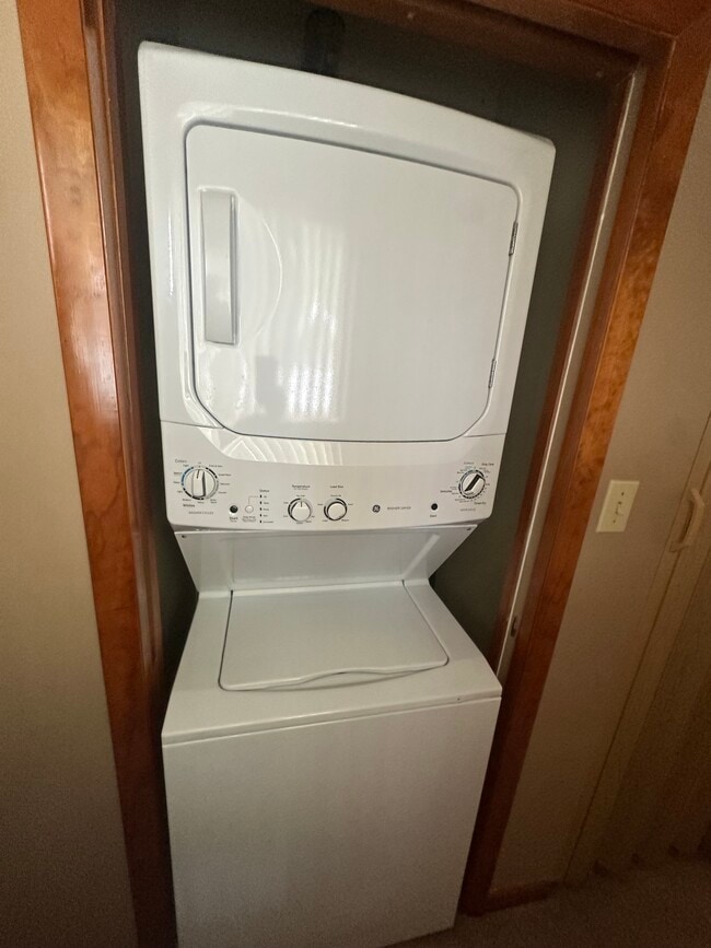 Foto del edificio - 7349 Waldman Ave