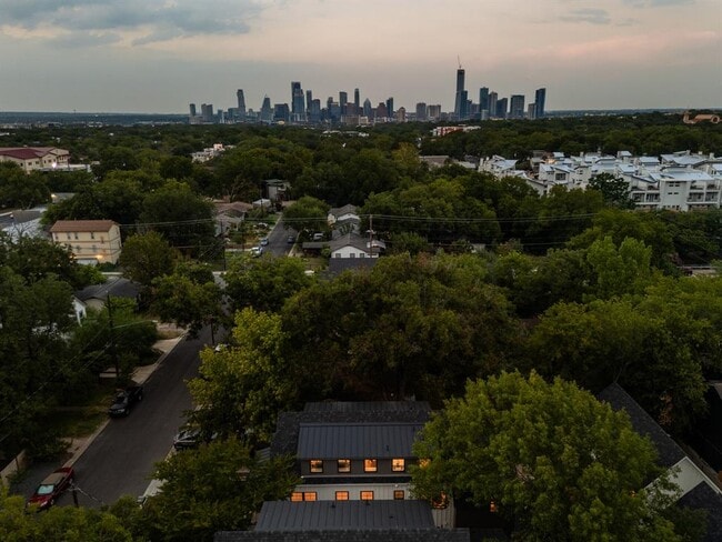 Foto del edificio - 2707 Stacy Ln