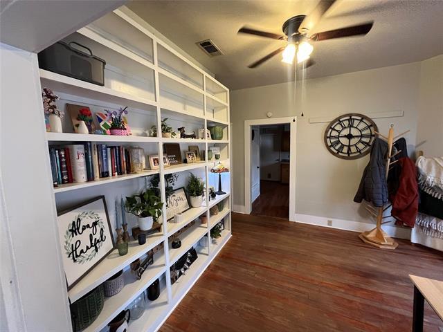 Building Photo - 684 N Graham St