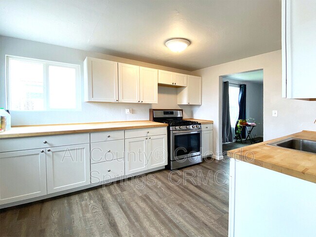 Building Photo - 26 W Brookside St