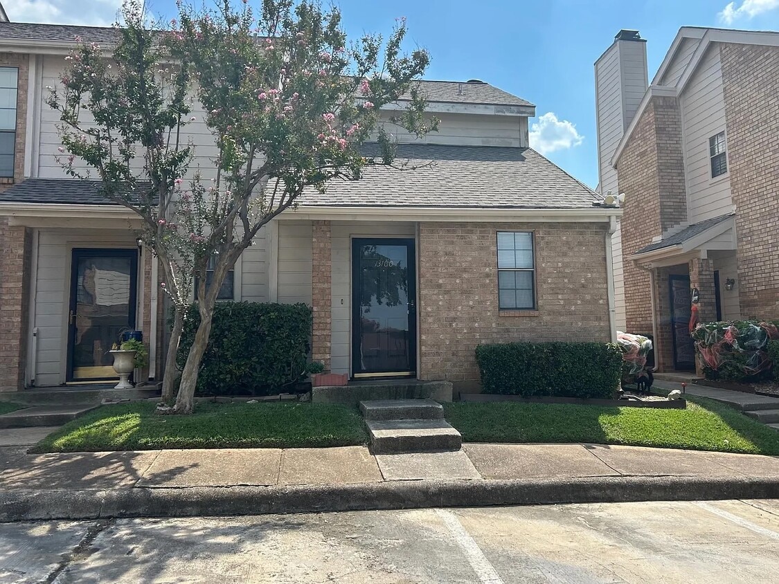 Foto principal - 3635 Garden Brook Dr