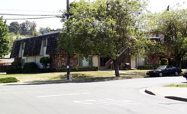 Building Photo - Brentwood Village