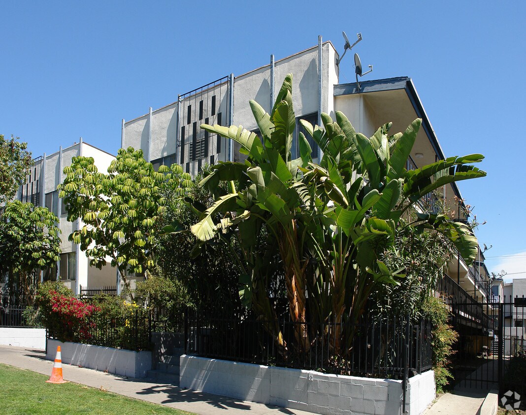 Building Photo - 522-528 N Alexandria Ave