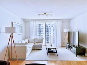 Building Photo - 770 Claughton Island Dr