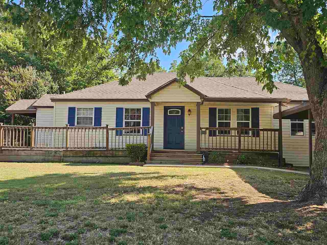 Foto principal - 1310 NW Maple Ave