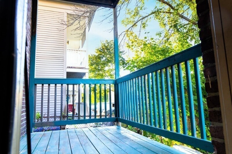 Primary Photo - 40 Roslyn St