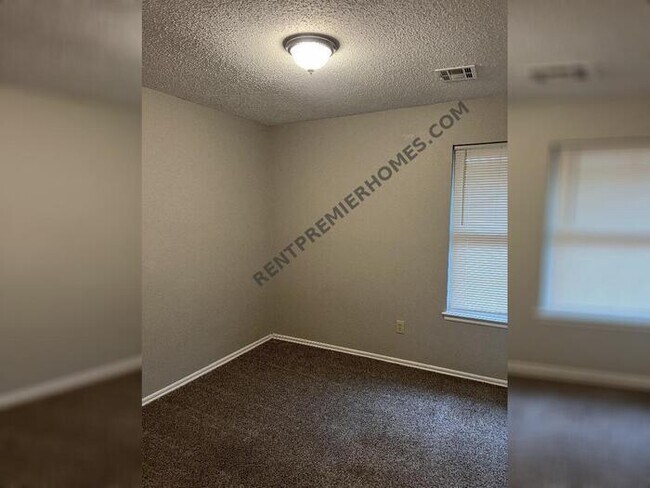 Foto del edificio - 2114 S Robinson Ave Moore OK73170